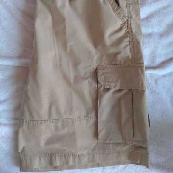 W33  Men's Old Navy khaki shorts - Picture 5 of 7